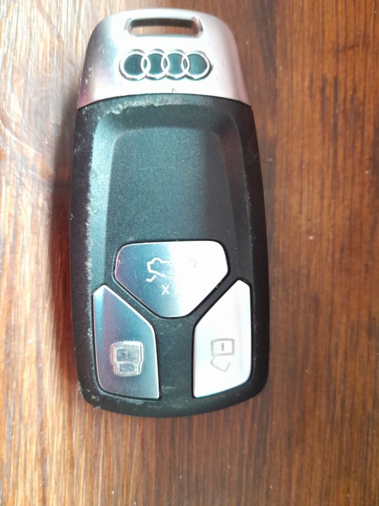 Pilot kluczyk audi A4B9