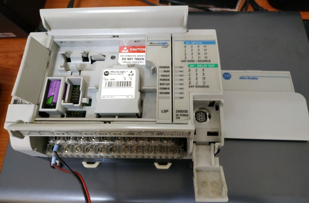 Autómato Allen Bradley PLC Micrologix 1500 como novo.