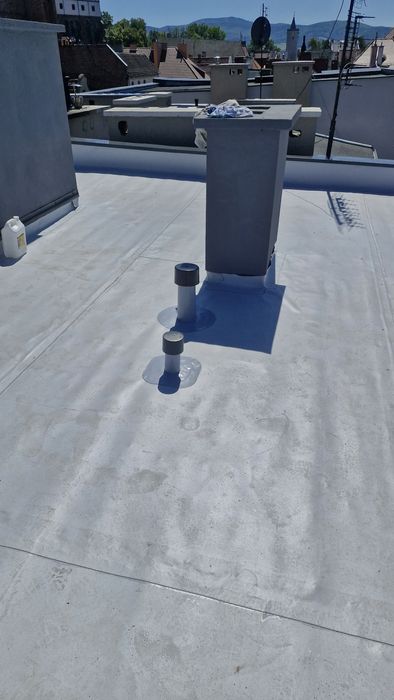 Montaż hydroizolacji membraną PVC, TPO, EPDM na dachu płaskim