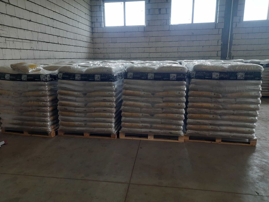 Pellet  drzewny  sosnowy jasny A1  premium worki 15 kg detal , hurt.