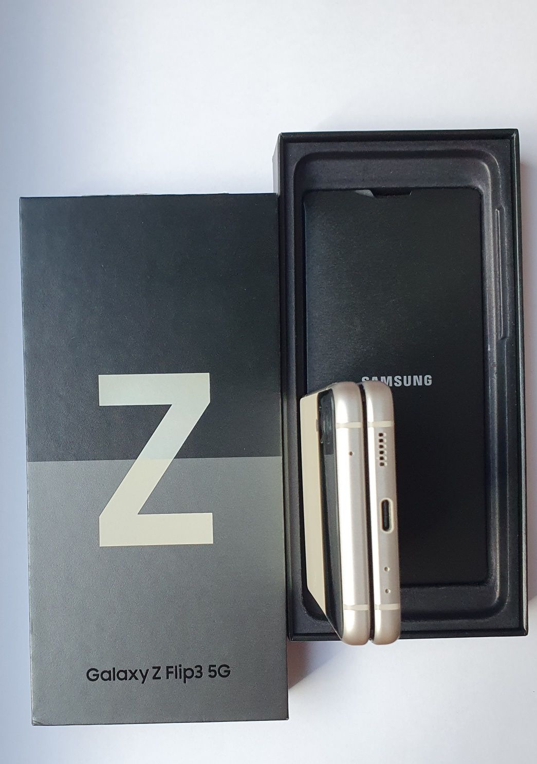 Samsung galaxy Z flip3 5g