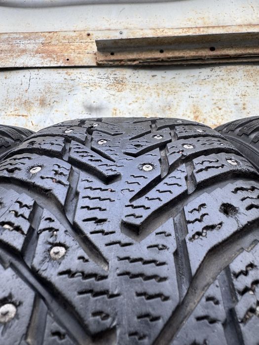 175/65 r14 Nokian Hakkapeliitta 8 зима шип (6+ мм.) конец 2017 года