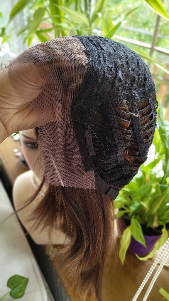 Piękna peruka naturalna lace-front, długa.