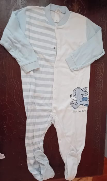 Lote de pijamas com pés