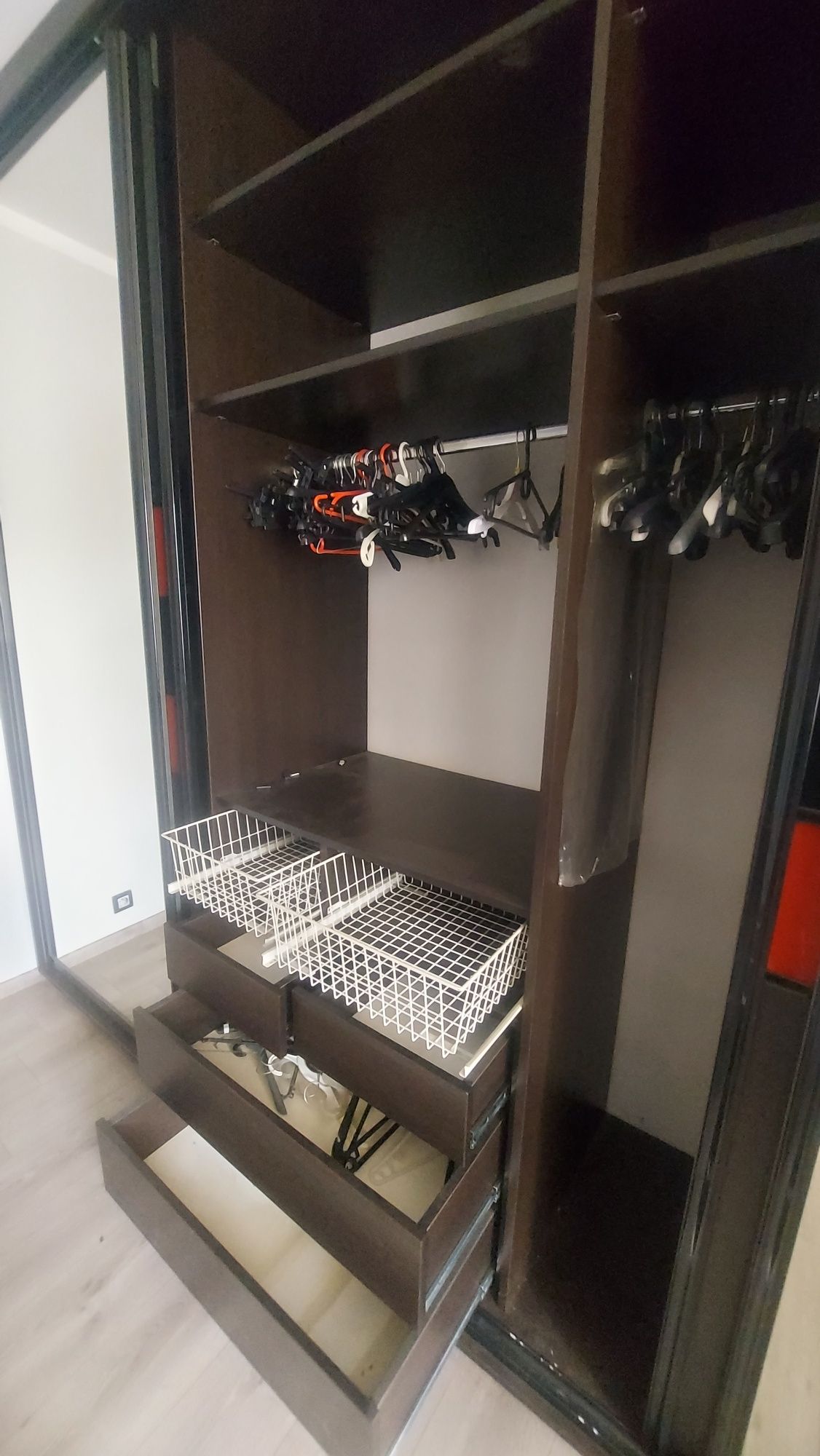 Czterodrzwiowa przesuwna duża szafa 3,83x2,57