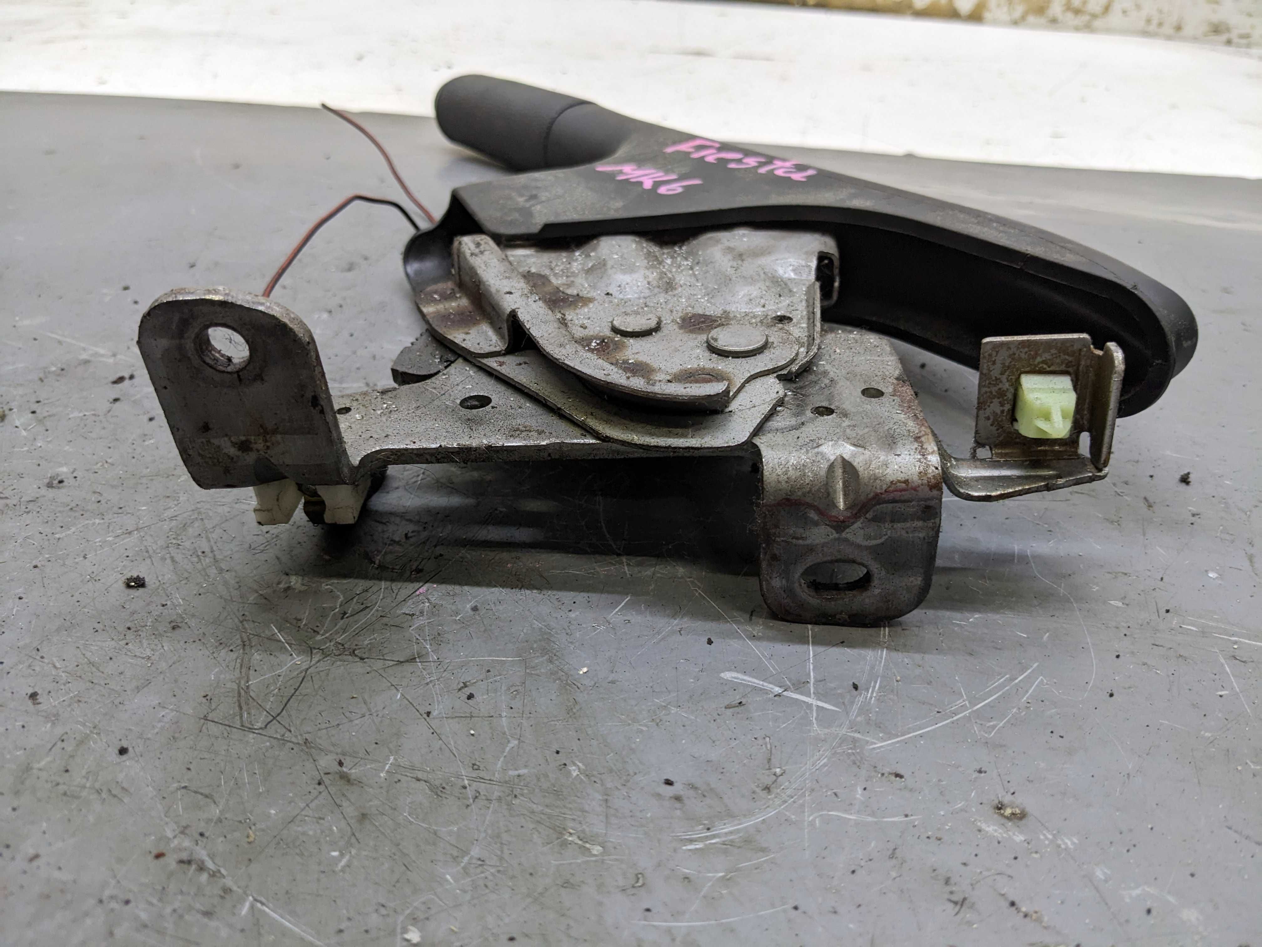 Ford Fiesta MK6 Dźwignia Lewarek Hamulca Ręcznego