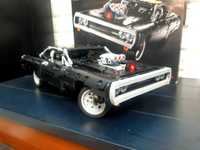 Конструктор LEGO Technic Dodge Charger (42111) є коробка та інструкція