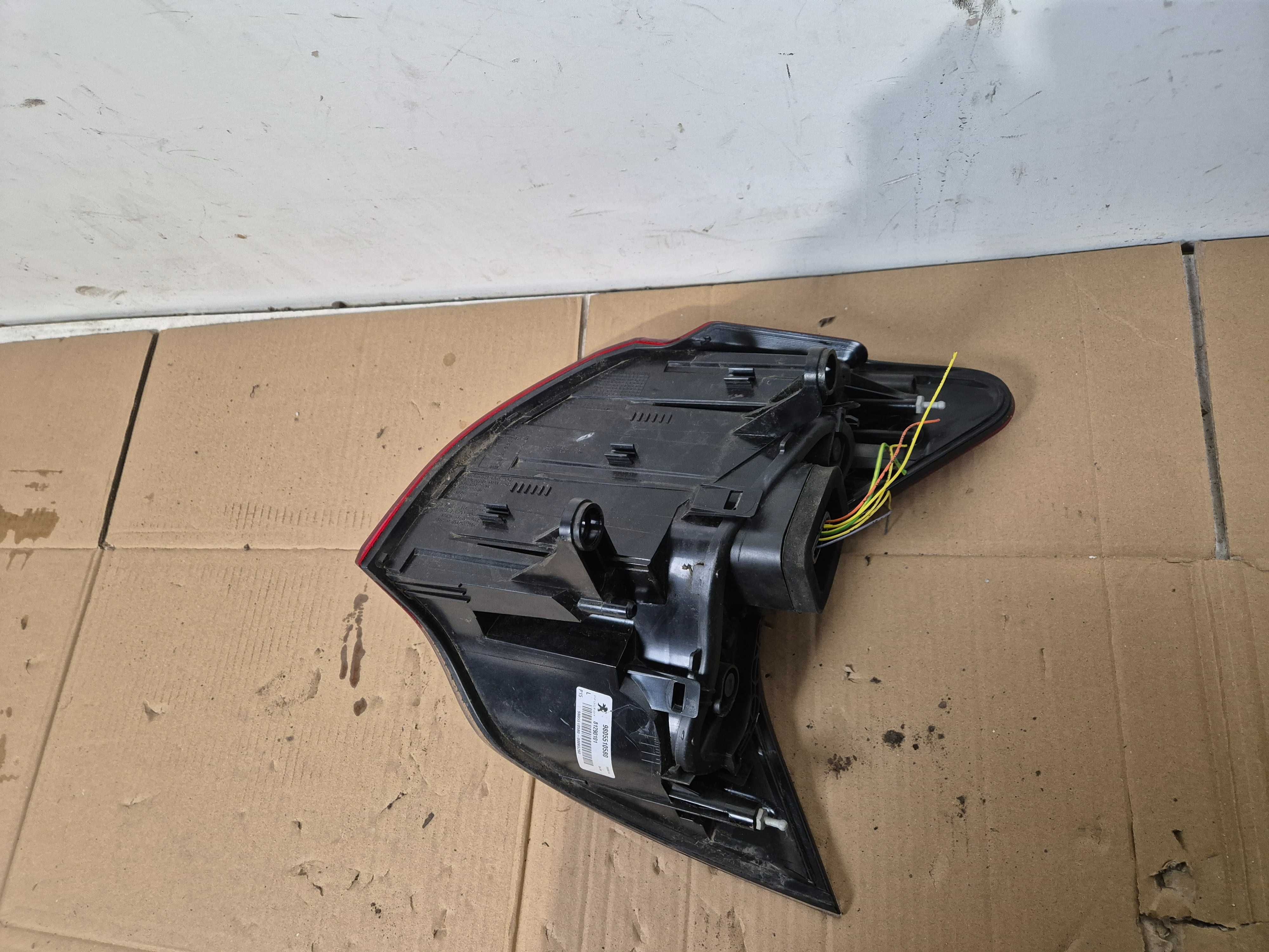 Peugeot 3008 lift lampa tylna lewa led.