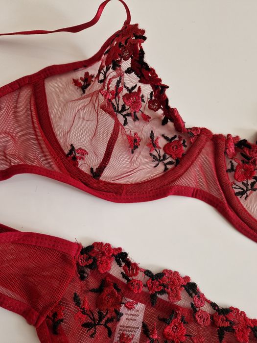 Zmysłowy czerwony komplet bielizny z haftem kwiatowym, L
