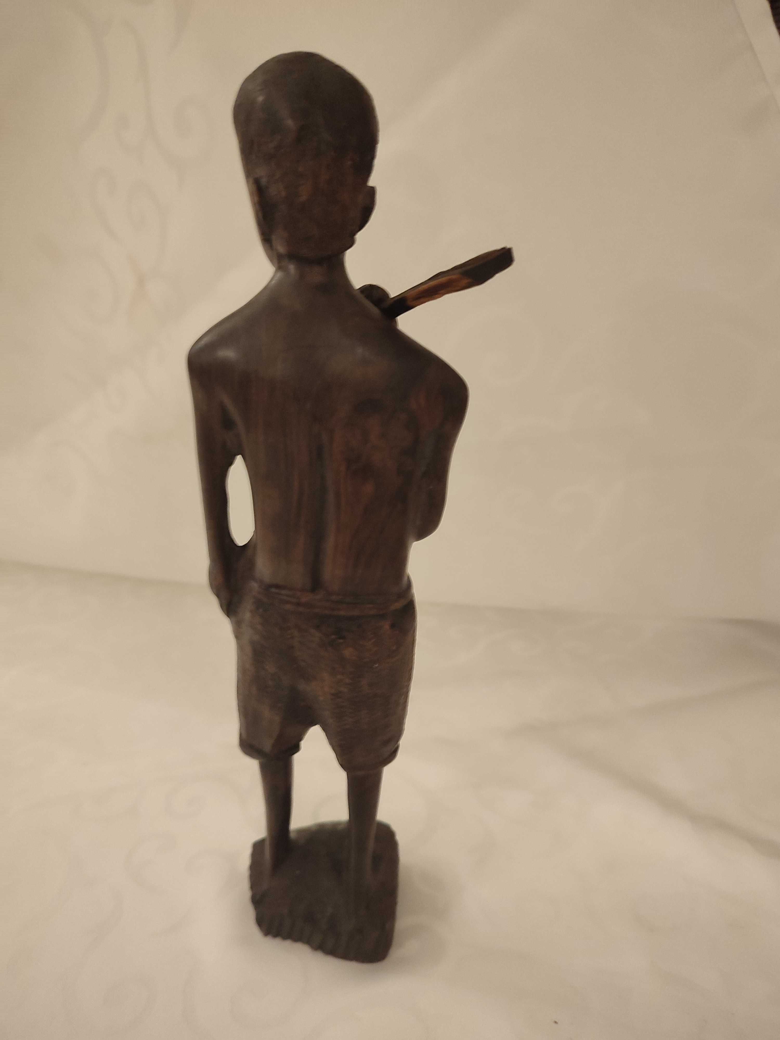 Sprzedam rzeźbę afrykańską z drewna lata 60-70