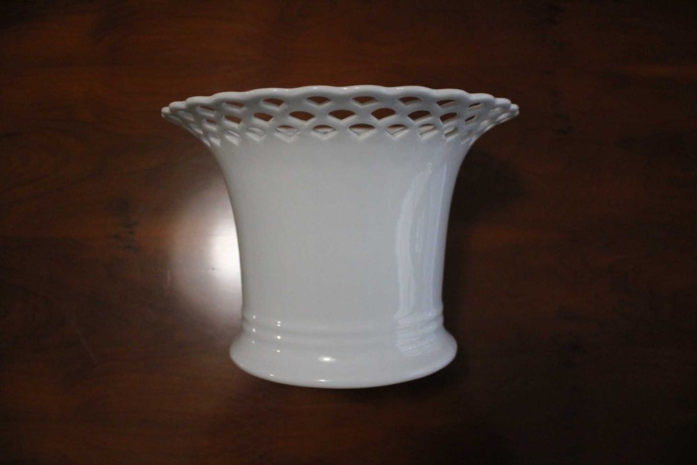 Vaso branco de cerâmica