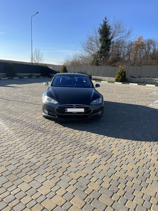 Tesla Model S 85 D Європейка
