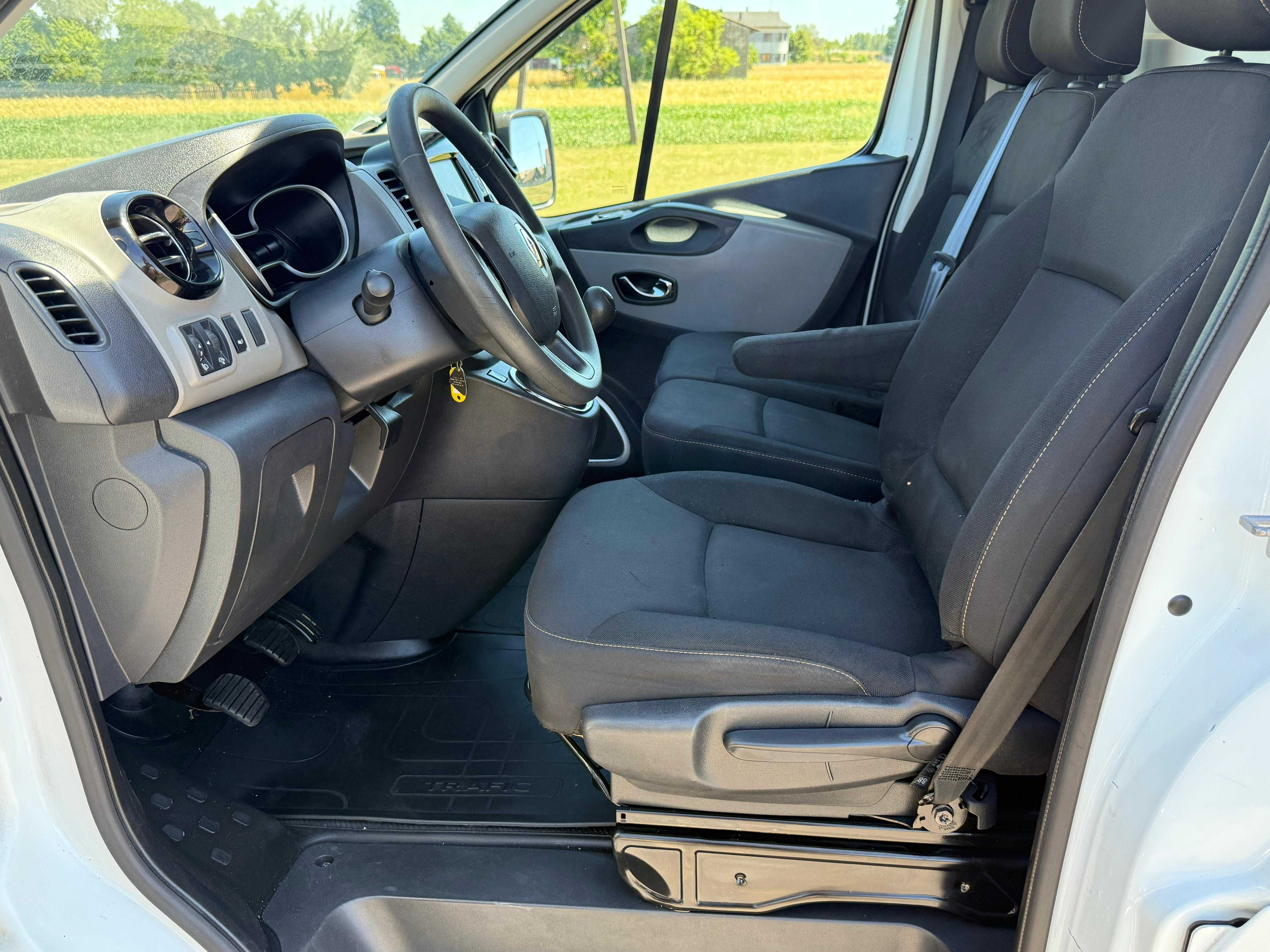 Renault trafic III , 2017 rok stan bardzo dobry 150 tys km