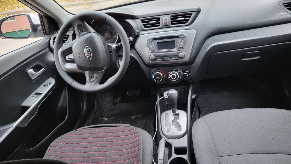 Kia Rio автомат 1,4 бензин