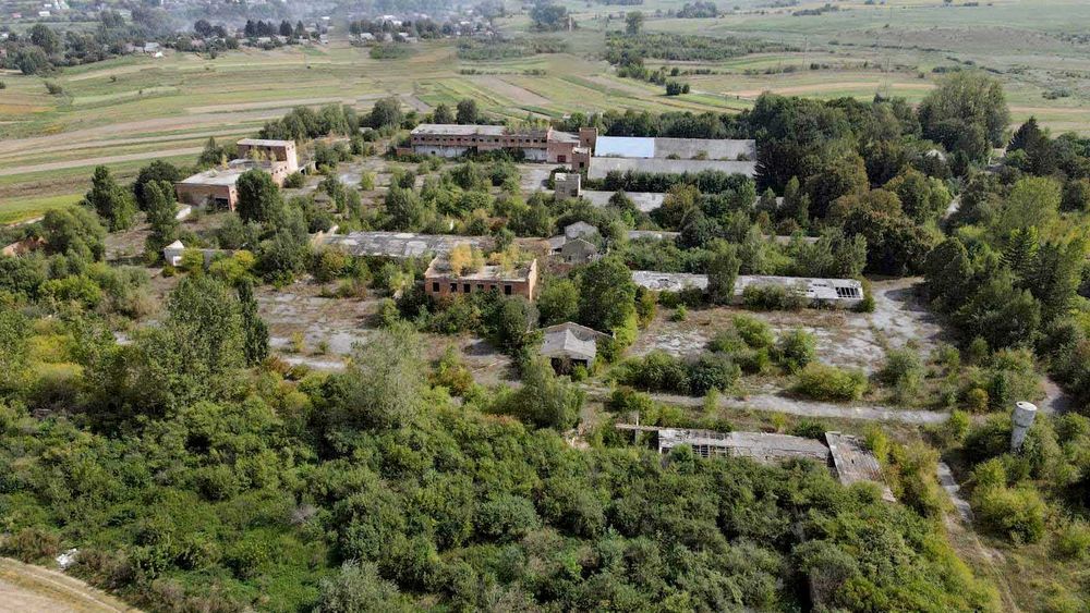 Продам виробничо-складський комплекс, с.Великі Межирічі.