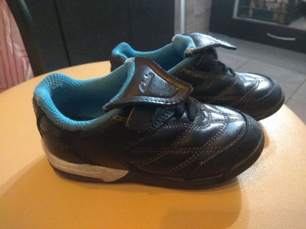 Кожаные кроссовки CLARKs