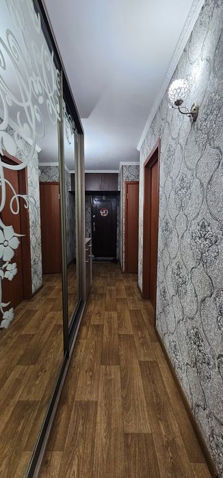 Чудова трьохкімнатна квартира по  Ю.Вороного