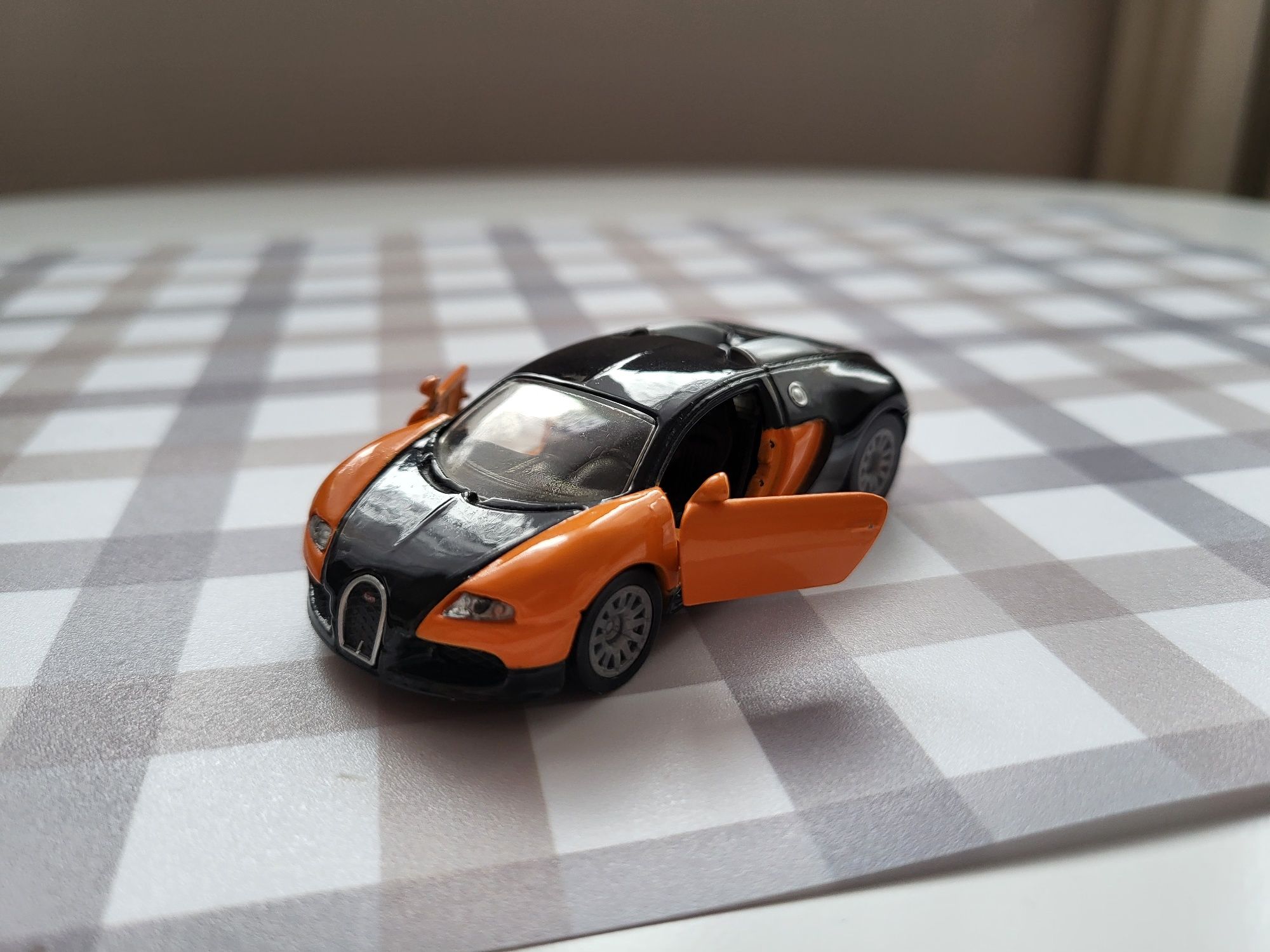 Siku Bugatti Veyron Grand Sport 1:64