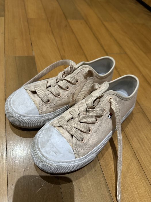 Botas Geox e Sapatilhas Tommy Hilfinger