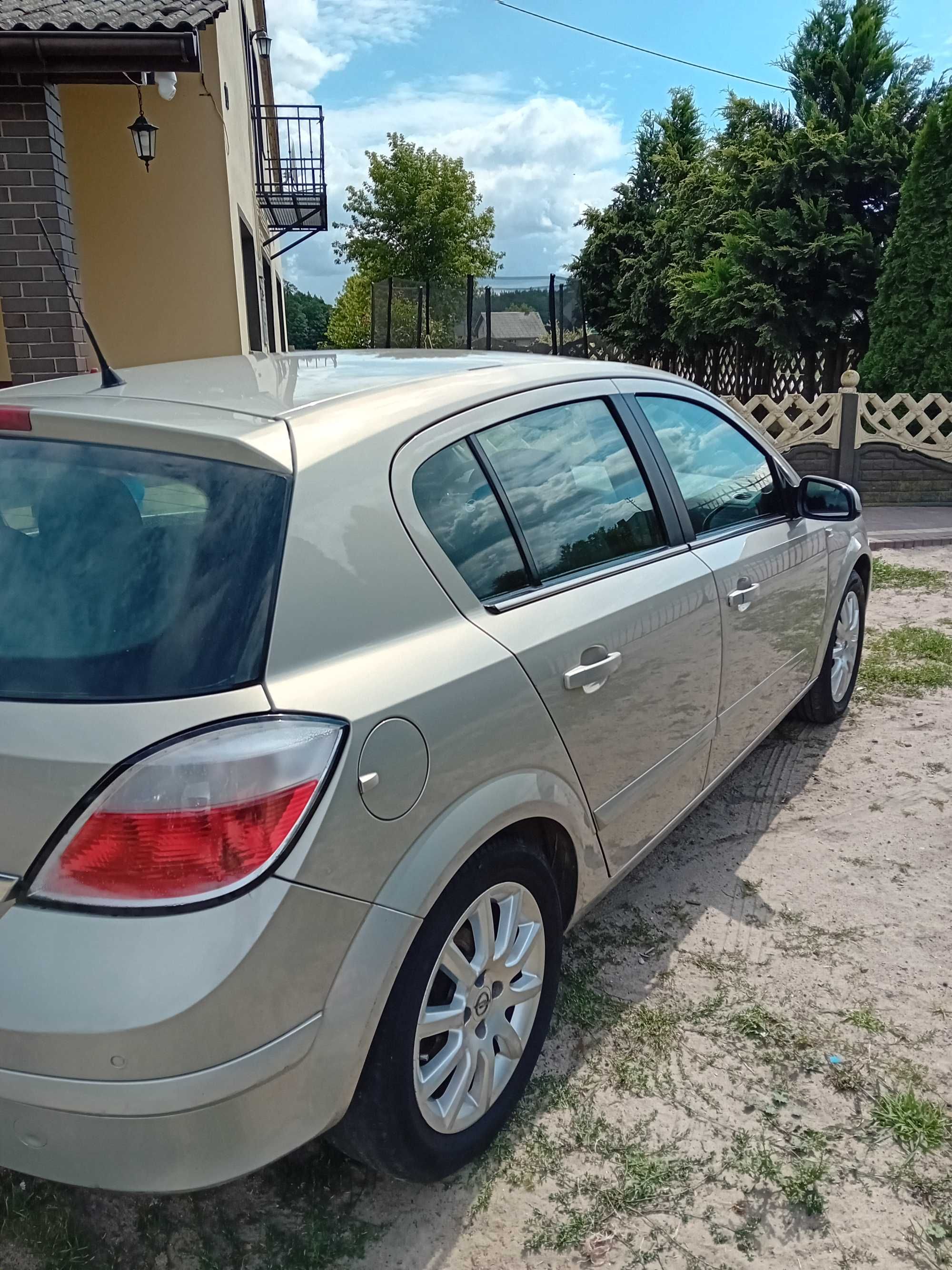 OPEL ASTRA 2005 1.6B+GAZ, Klima- zadbana