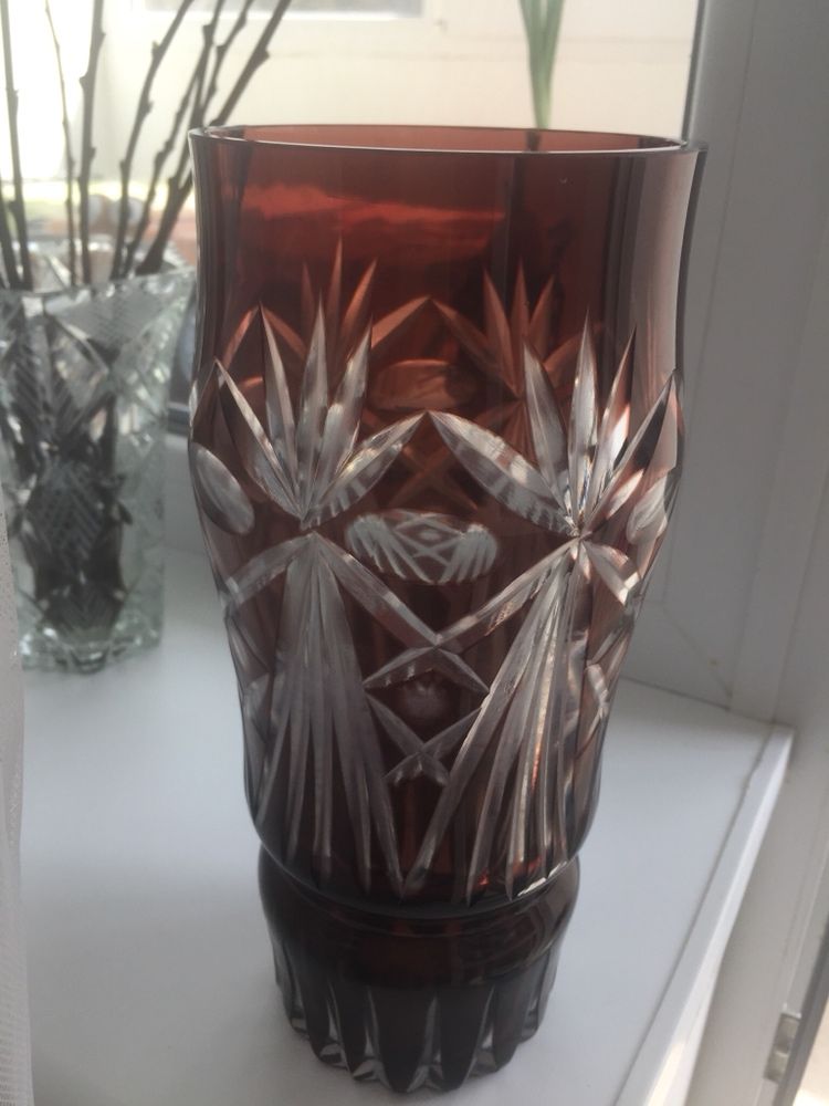 Продам вазу из чешского стекла