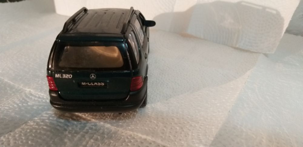 Vendo miniatura jipe Mercedes