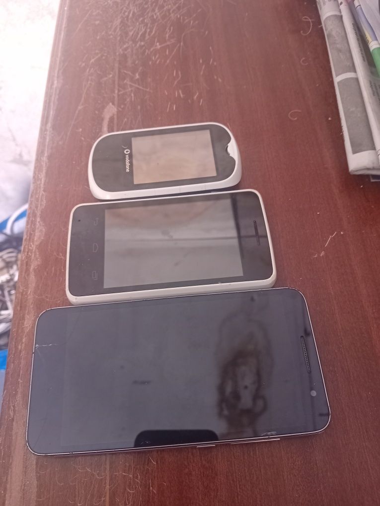 3 telemóveis para peças