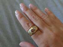 Anel dourado Armani