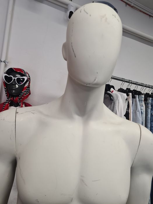 Manekin męski sklepowy