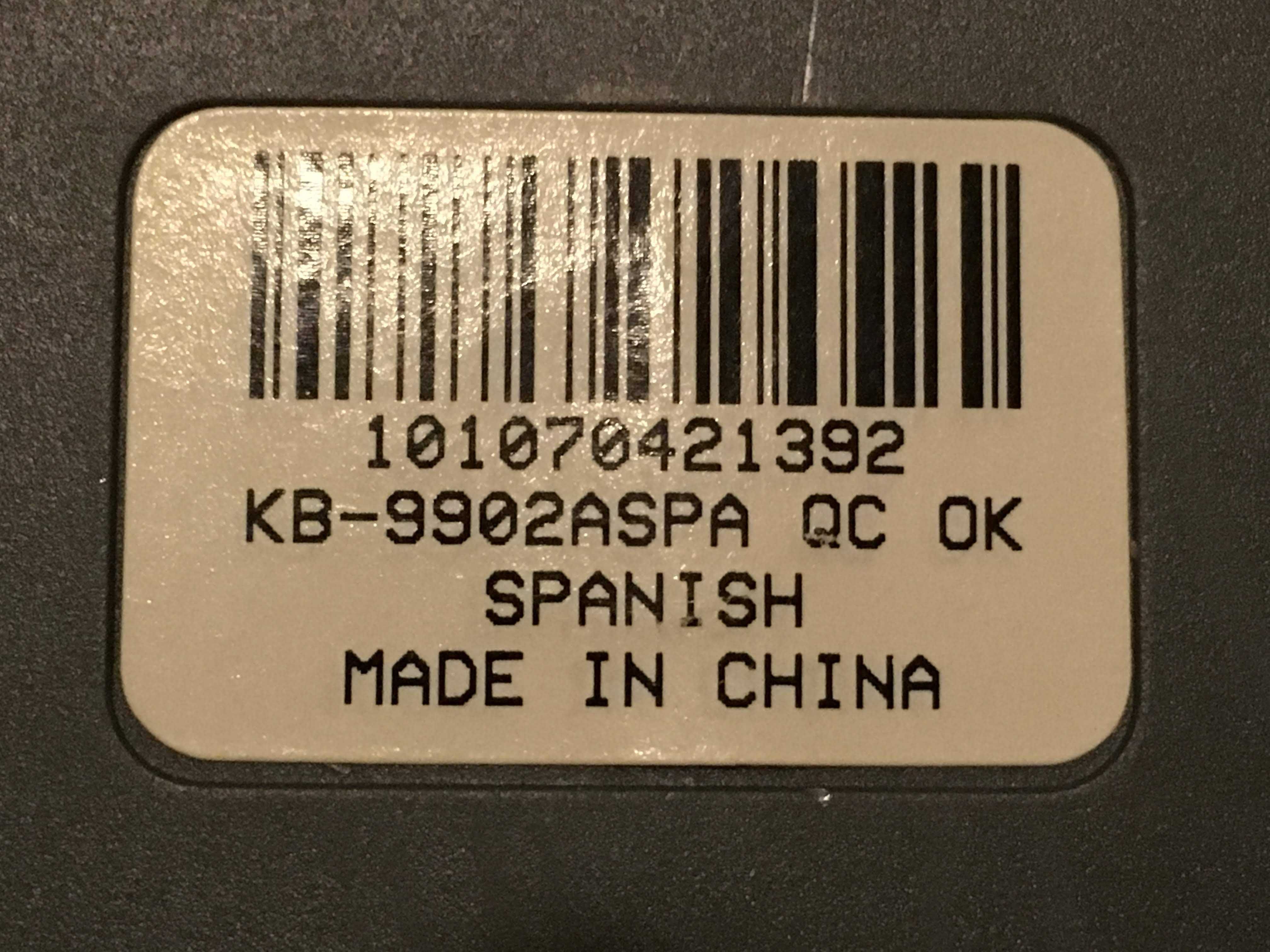 Teclado antigo com layout em espanhol