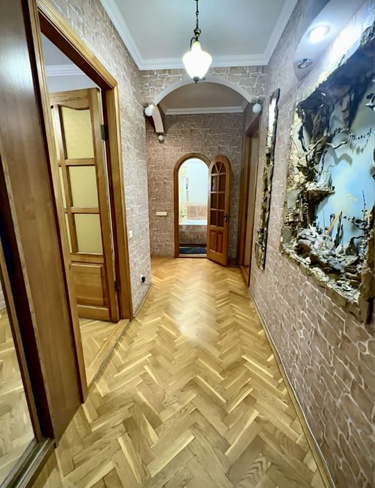 БЕЗ КОМІСІЇ . 2-К квартира.Сталінка. Поділ. Вул. Сирецька. Дорогожичі