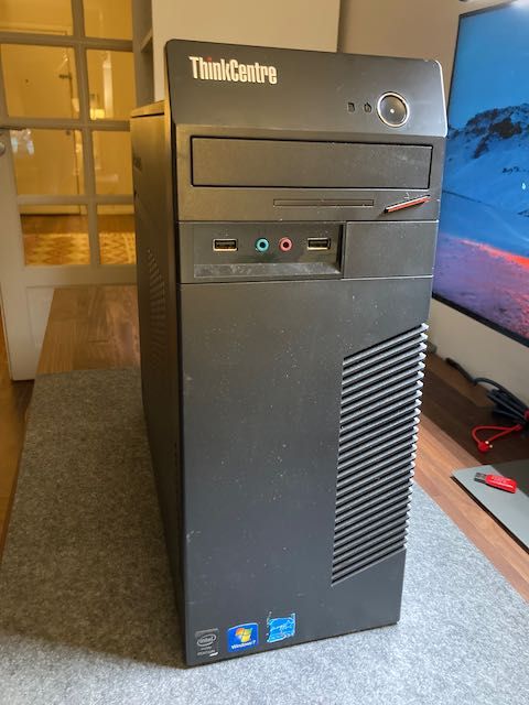 Computador Lenovo ThinkCentre M72e Pentium G2030 / 4 GB / 250 GB