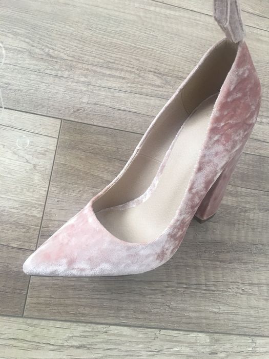 velvetowe buty na slupku Asos