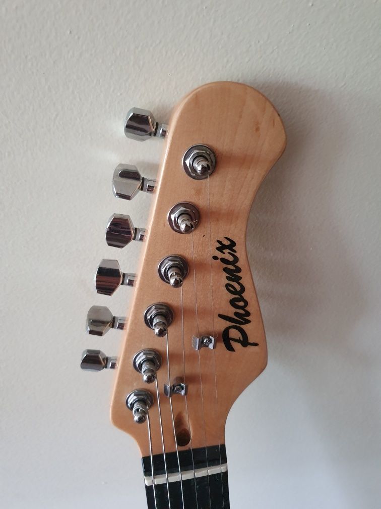 Guitarra Stratocaster + Amplificador Roland + Cabo Fender + Estojo
