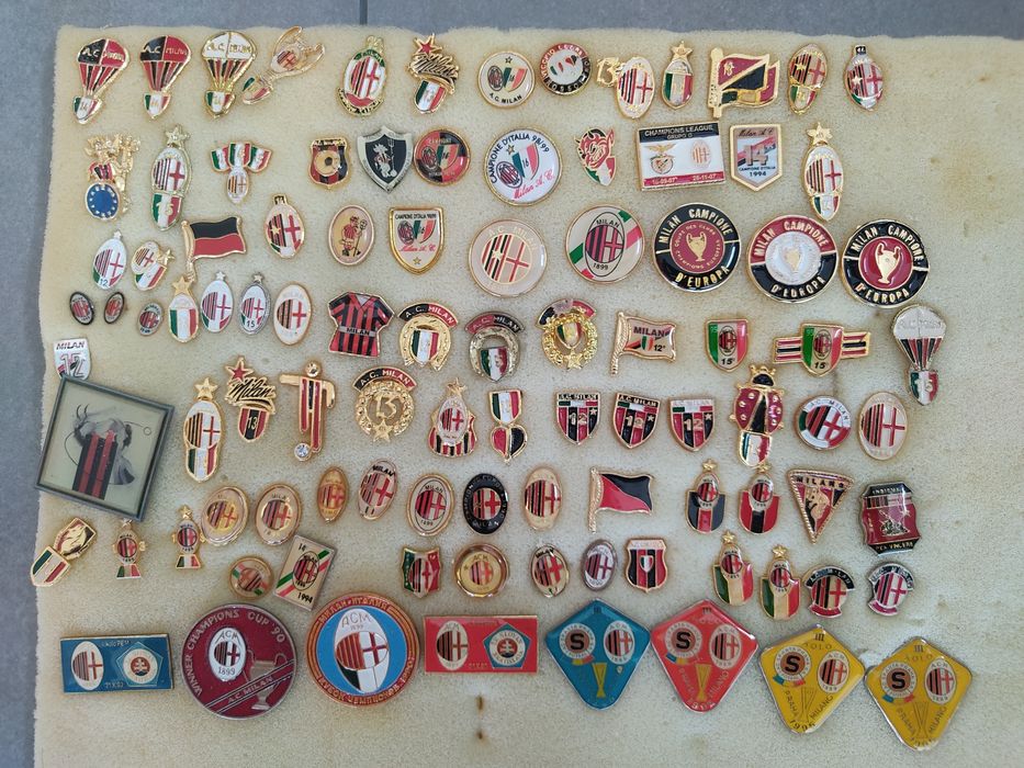 Pins Milan Itália