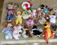 Різноманітні м'які іграшки + 2 пластикові ляльки