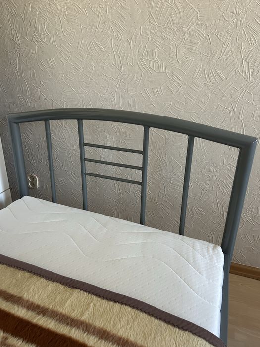 łóżko z materacem 90x200