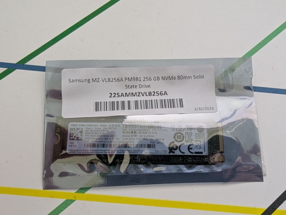 Ssd накопитель Samsung MZ-VLB256A  PM981 22SAMMZVLB256A