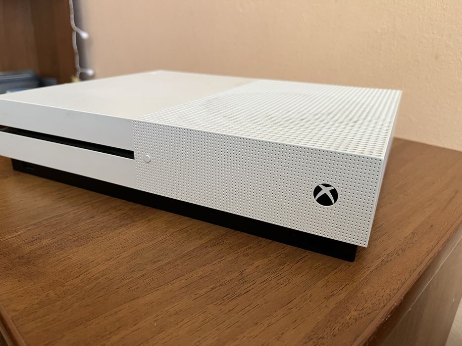 Продам свій Xbox one 1tb в гарному стані