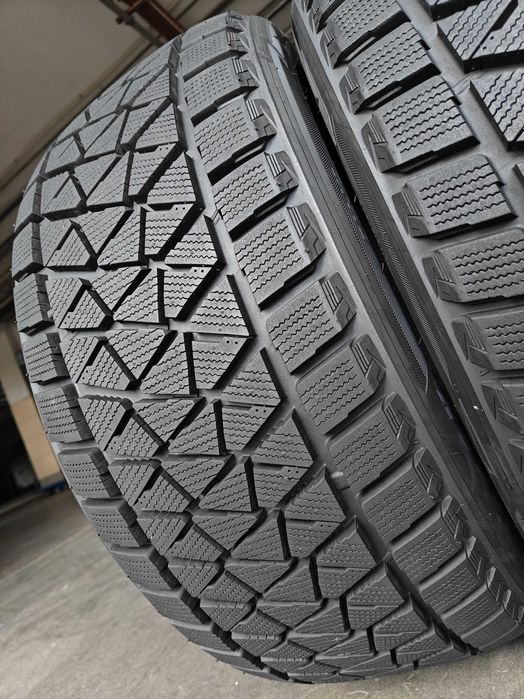 Bridgestone Blizzak DM-V2 зимові шини R20 275 55 як нові