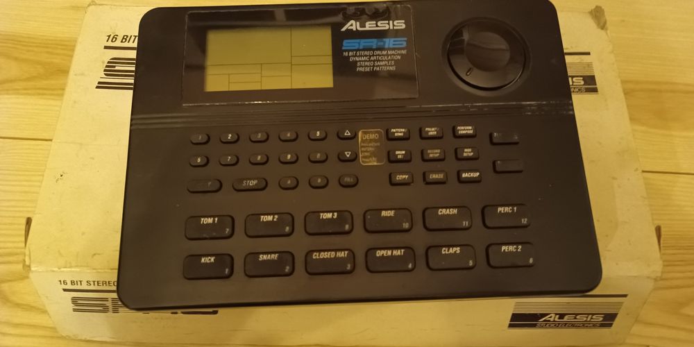 Alesis SR 16 automat perkusyjny