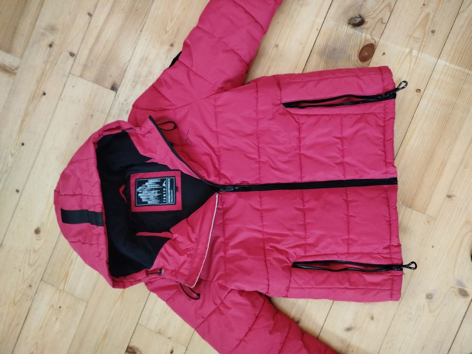 Модна фірмова зимова куртка М