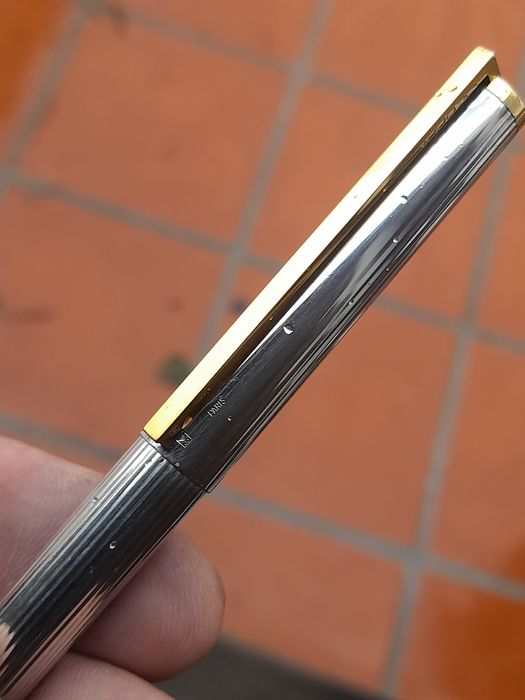 Caneta tinteiro S. T. Dupont