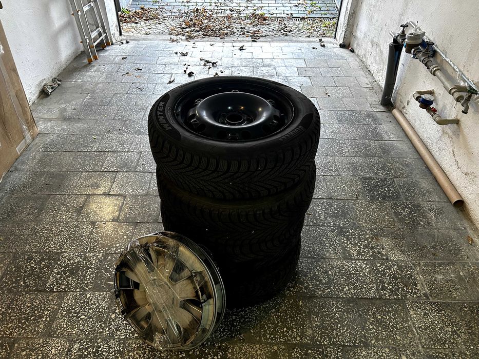 Koła zimowe Pirelli 185/60 R15 + felgi stalowe + kołpaki