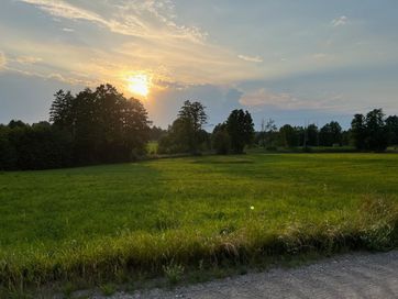 Działka z linią brzegową rzeczki (1,5h)