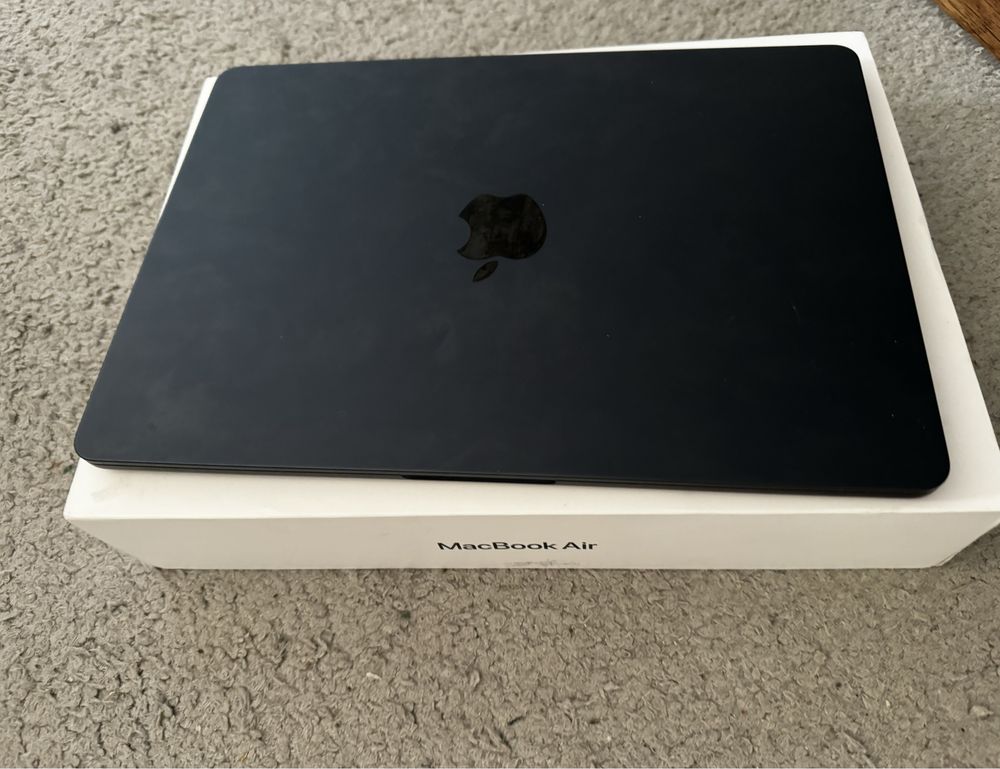 850 $ MacBook Air 13" 2022  M2 / 8 GB / 256gb SSD ЯК НОВИЙ