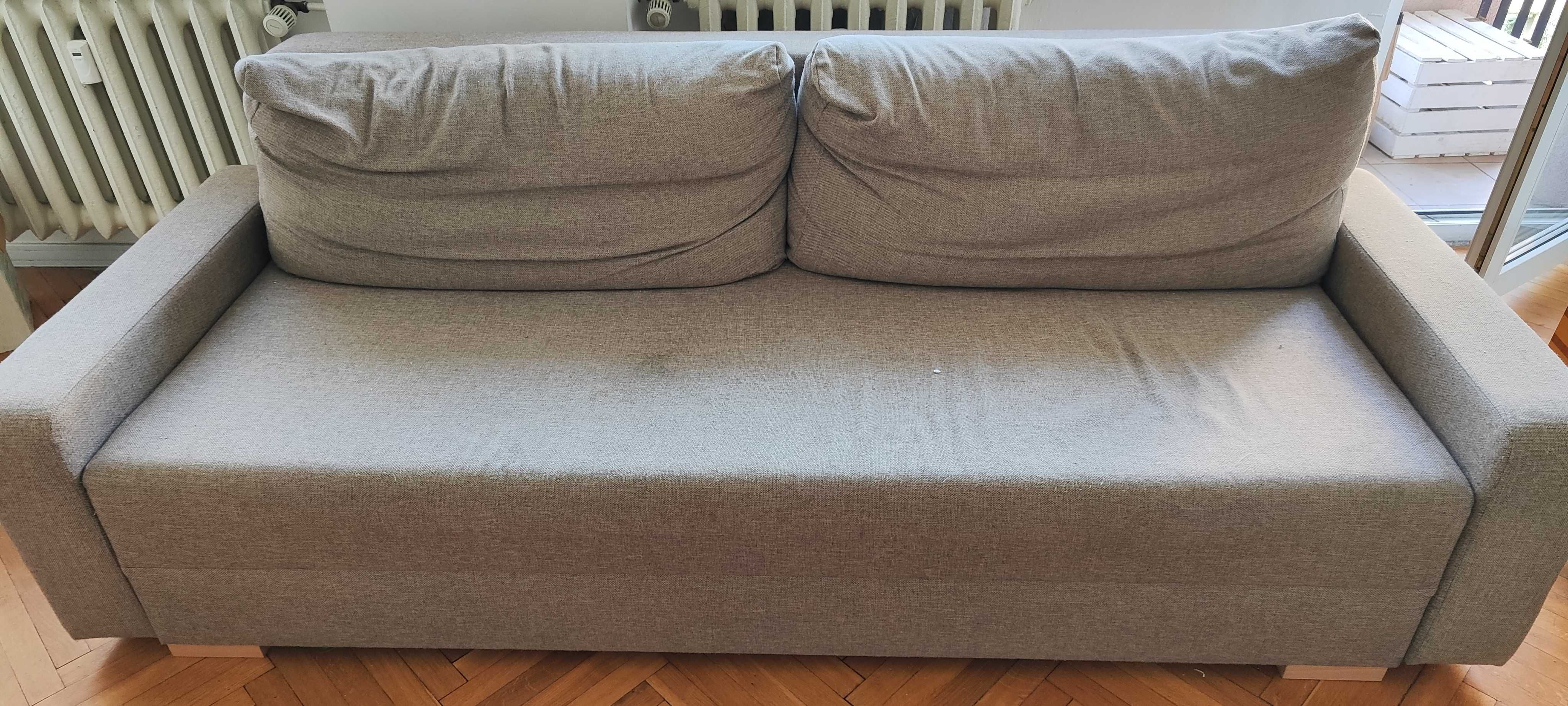 Sprzedam trzy osobową sofę z Ikea