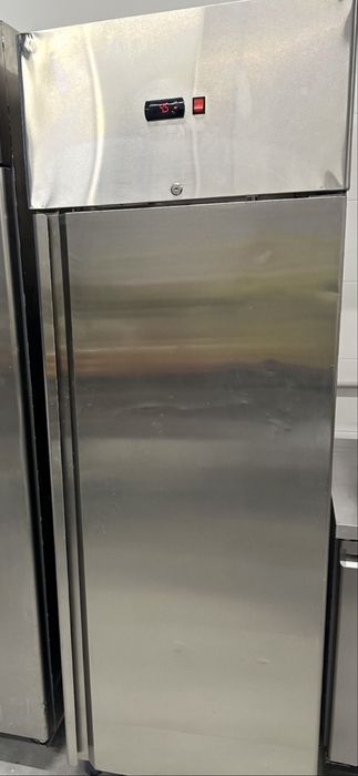 професійний холодильник  EWT INOX  GN650TN