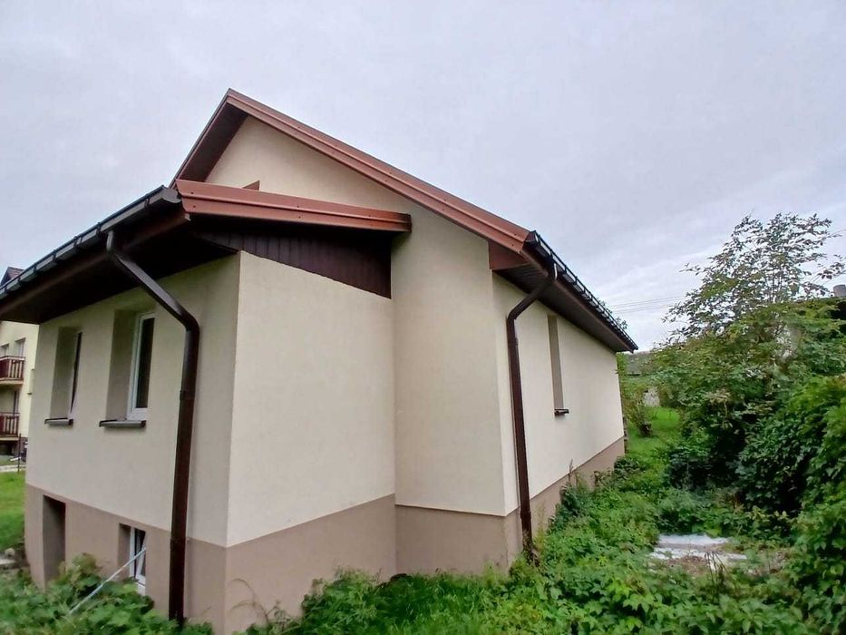 Przytulny domek w Piekoszowie. Nowy: dach, elewacja, tynki, instalacje
