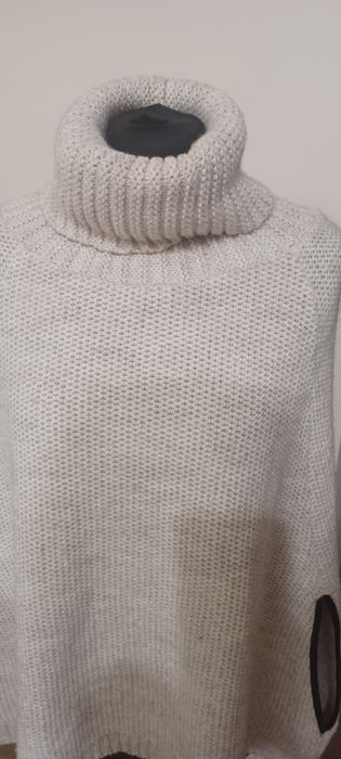 Damskie ponczo z golfem